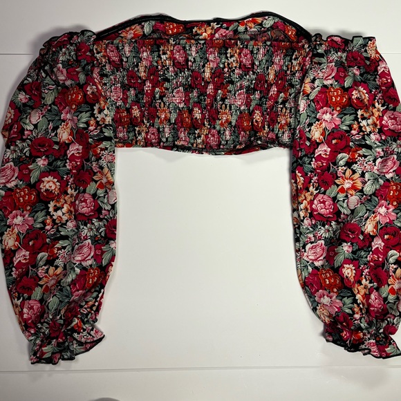 305. Vibrant Floral Off-Shoulder Crop Top - Picture 4 of 4